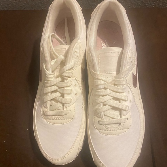 Air Max 90 Sail Pink Oxford fits men size 10.5 New and Authentic - Picture 3 of 6